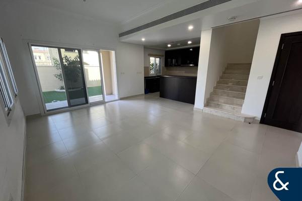 Corner Plot | End Unit | 3 Beds + Maids